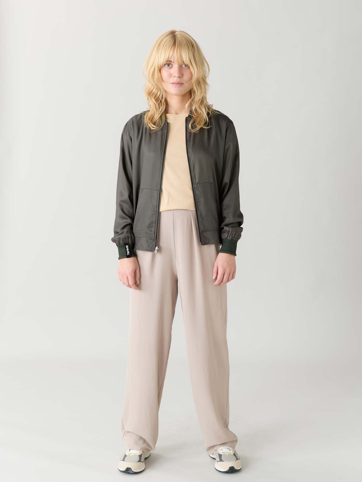 Ruth Wendejacke Nouveau/Pine