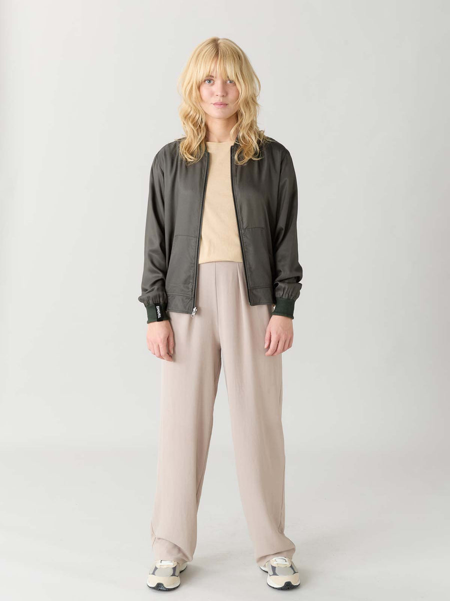 Ruth Wendejacke Nouveau/Pine