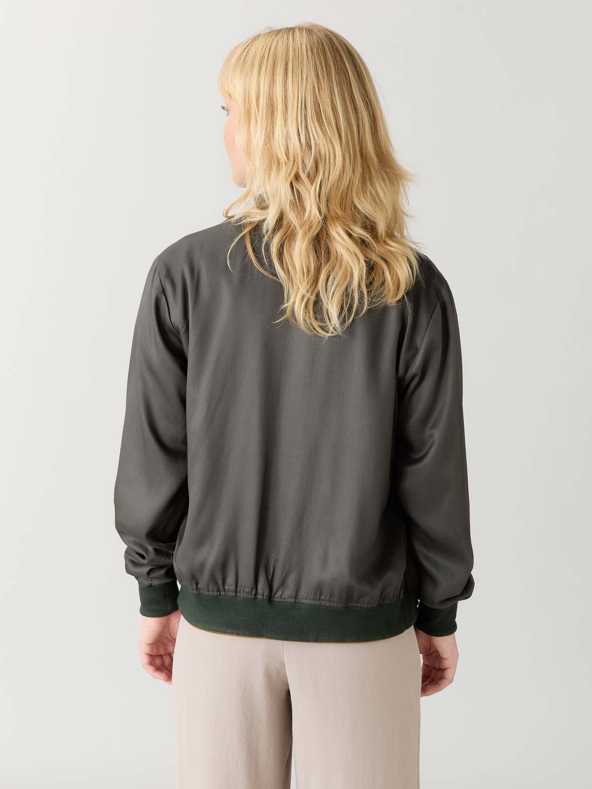 Ruth Wendejacke Nouveau/Pine
