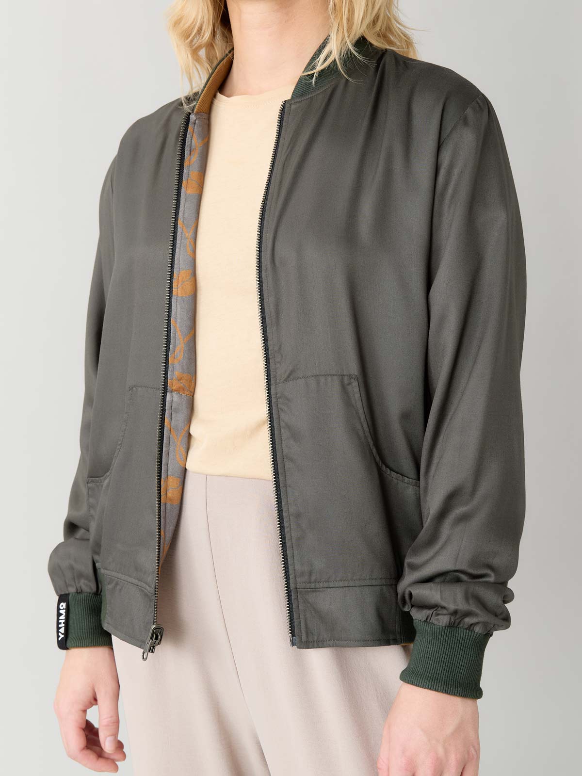 Ruth Wendejacke Nouveau/Pine