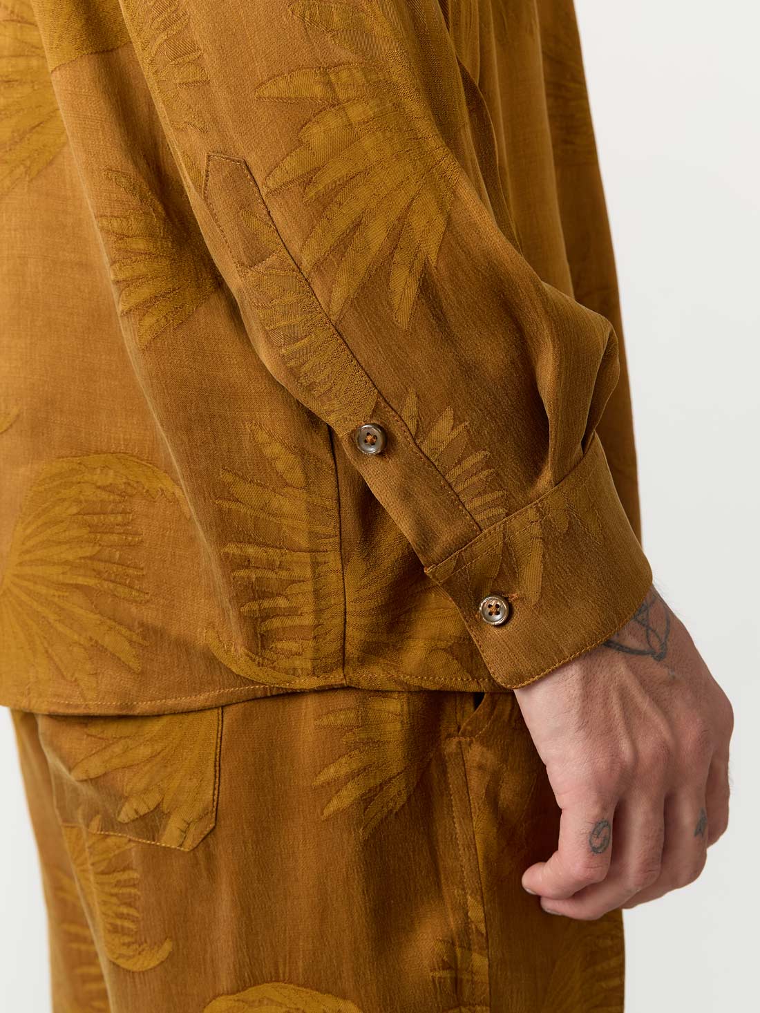 Hans Hemd Sandalwood