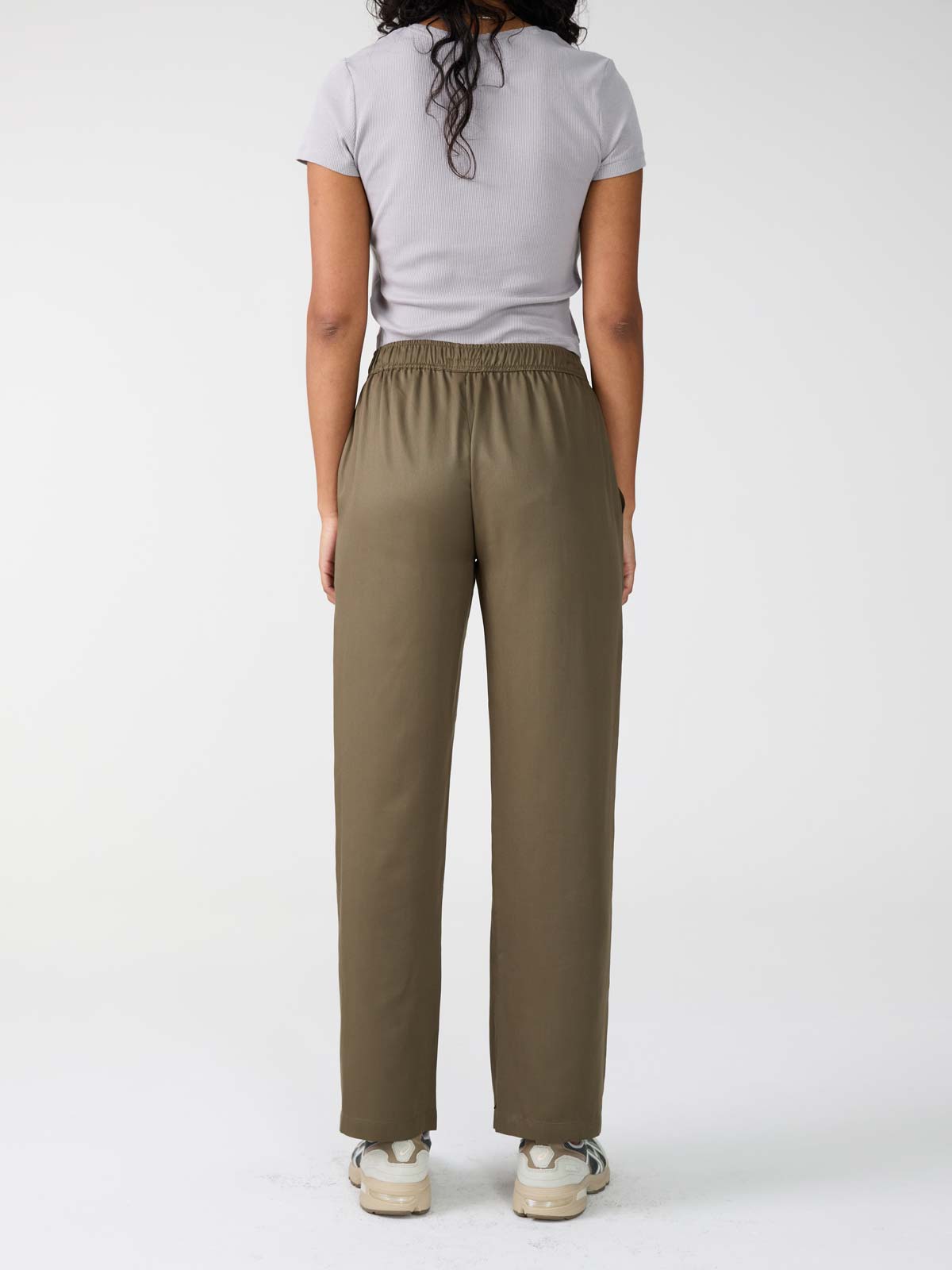 Hilde Hose Oliv