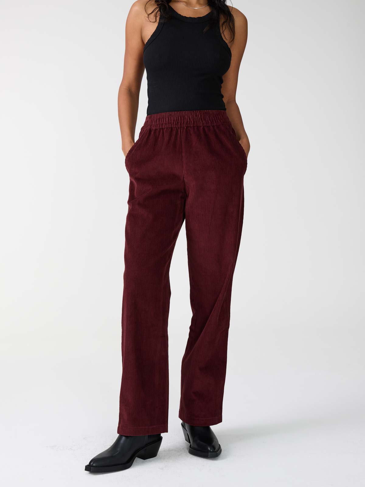 Marta Hose Weinrot