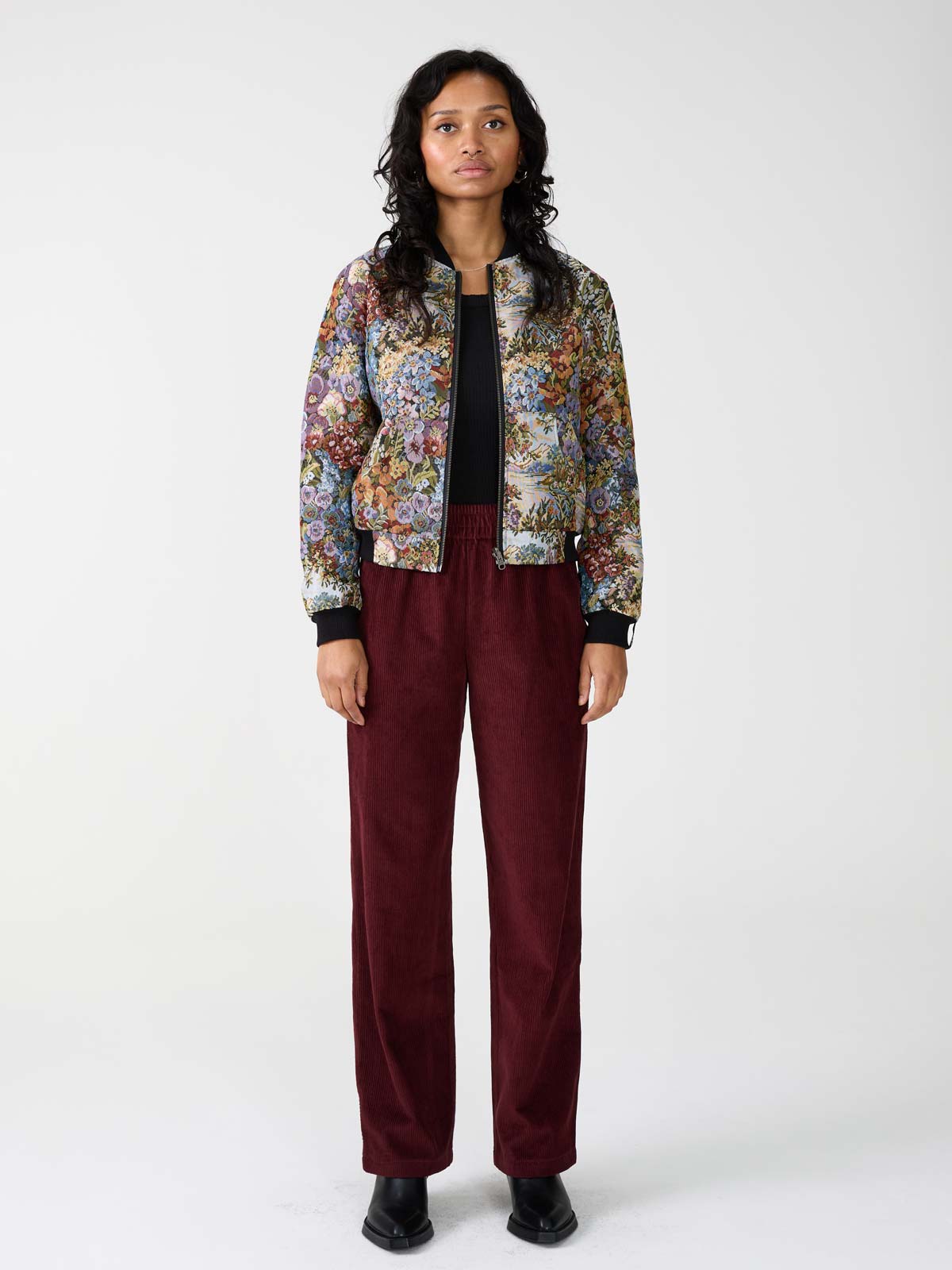 Marta Hose Weinrot