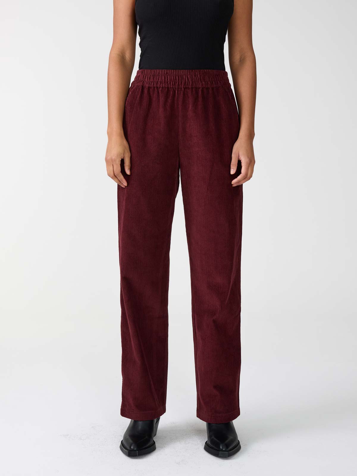 Marta Hose Weinrot