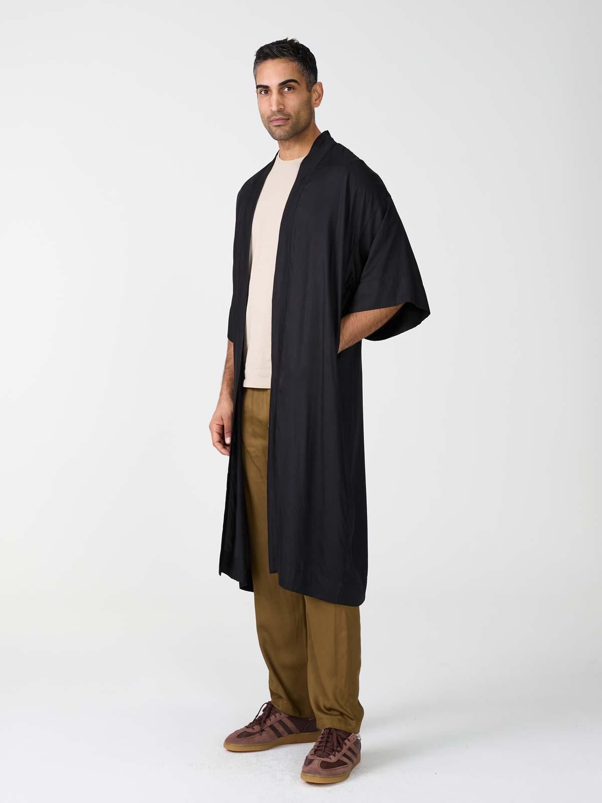 schwarzer Kimono aus TENCEL Lyocell