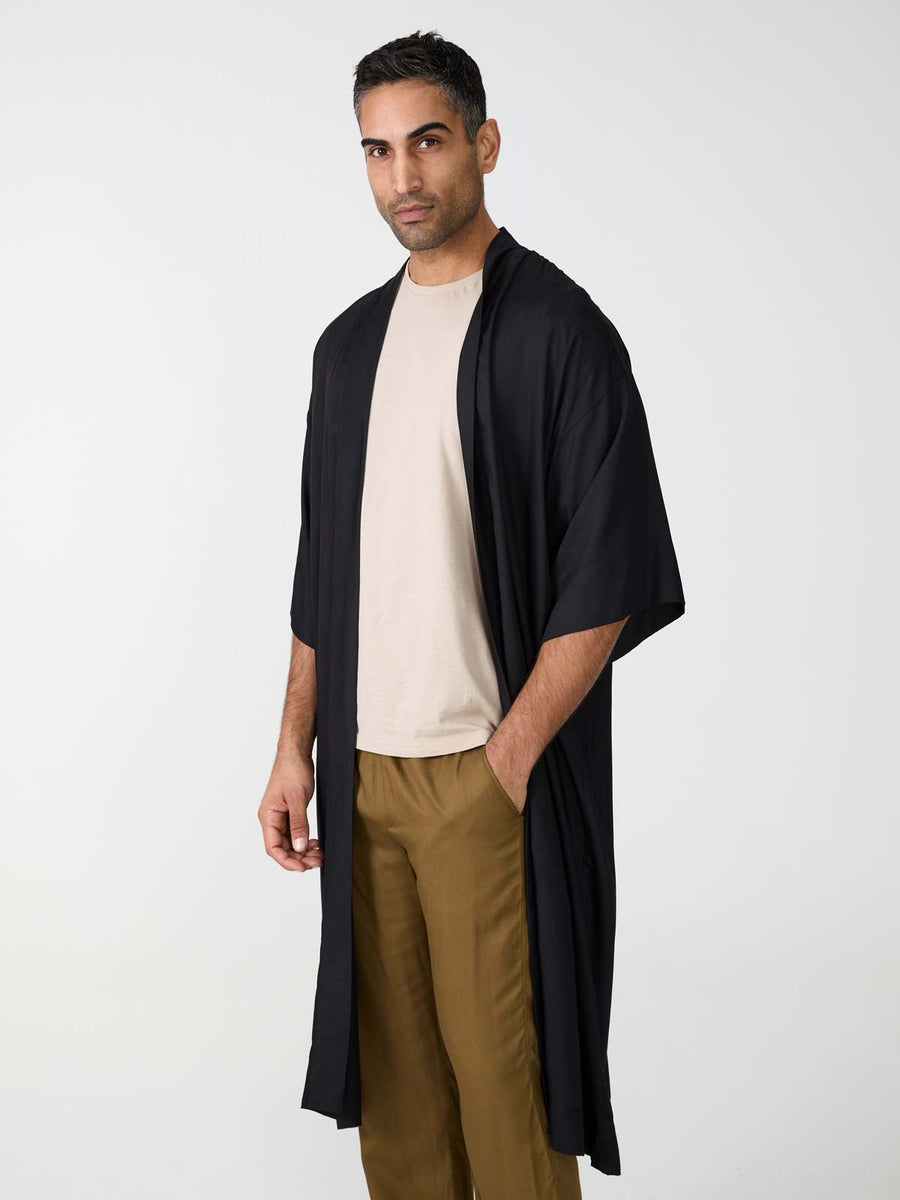 schwarzer Kimono aus TENCEL Lyocell