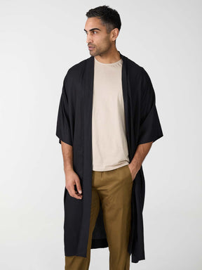 schwarzer Kimono aus TENCEL Lyocell