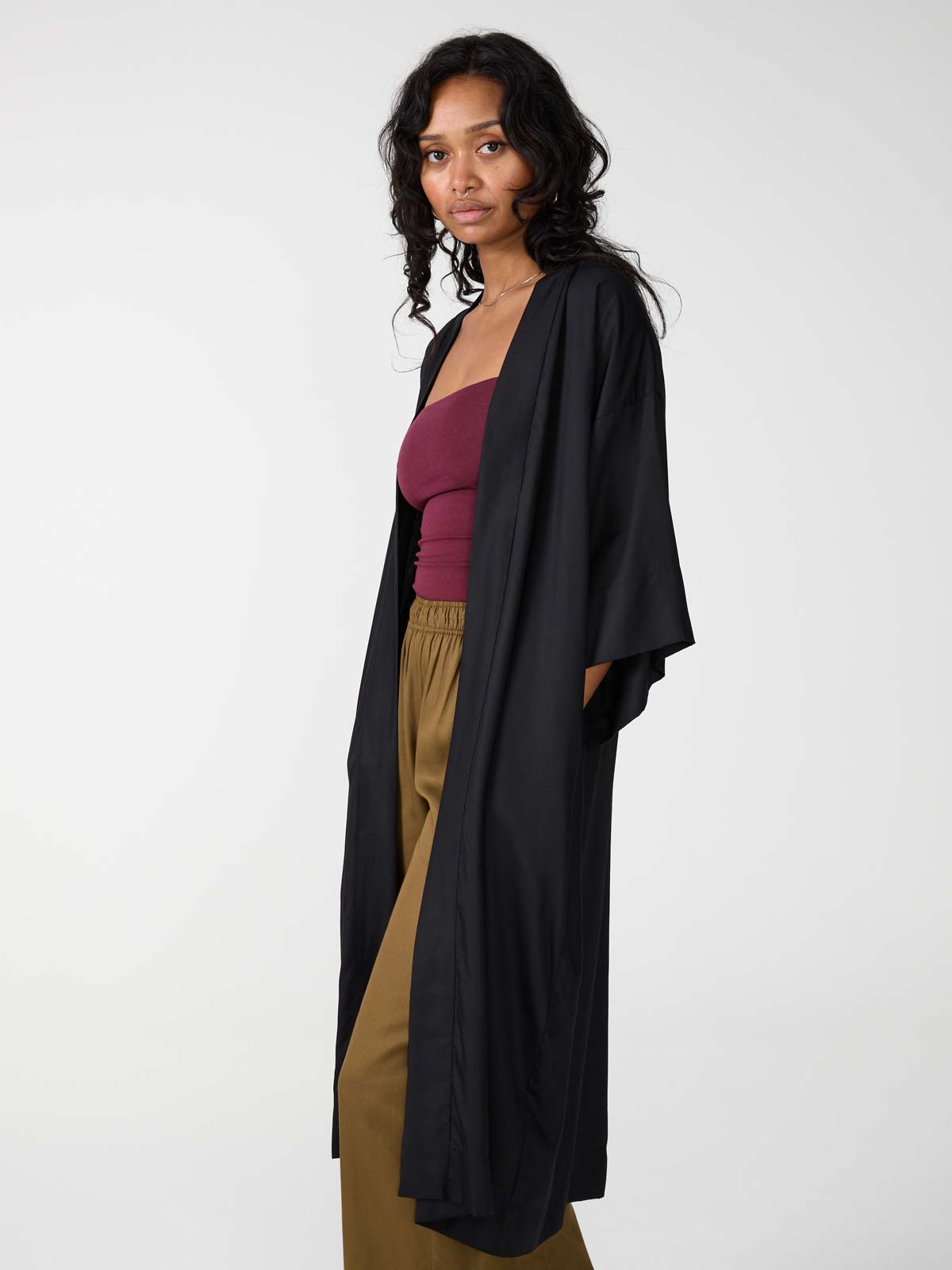 schwarzer Kimono aus TENCEL Lyocell