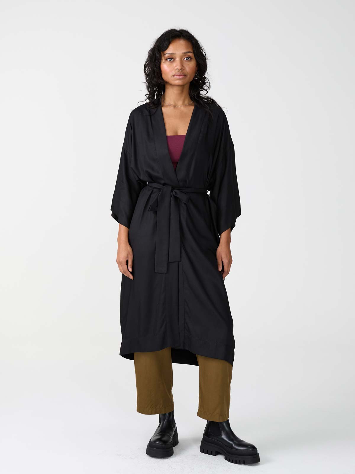 schwarzer Kimono aus TENCEL Lyocell