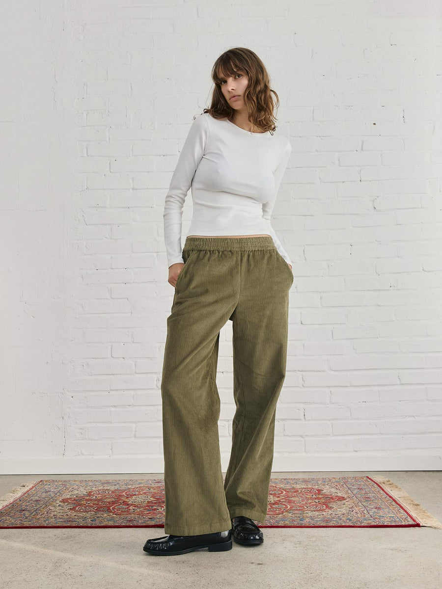 Marta Hose Oliv