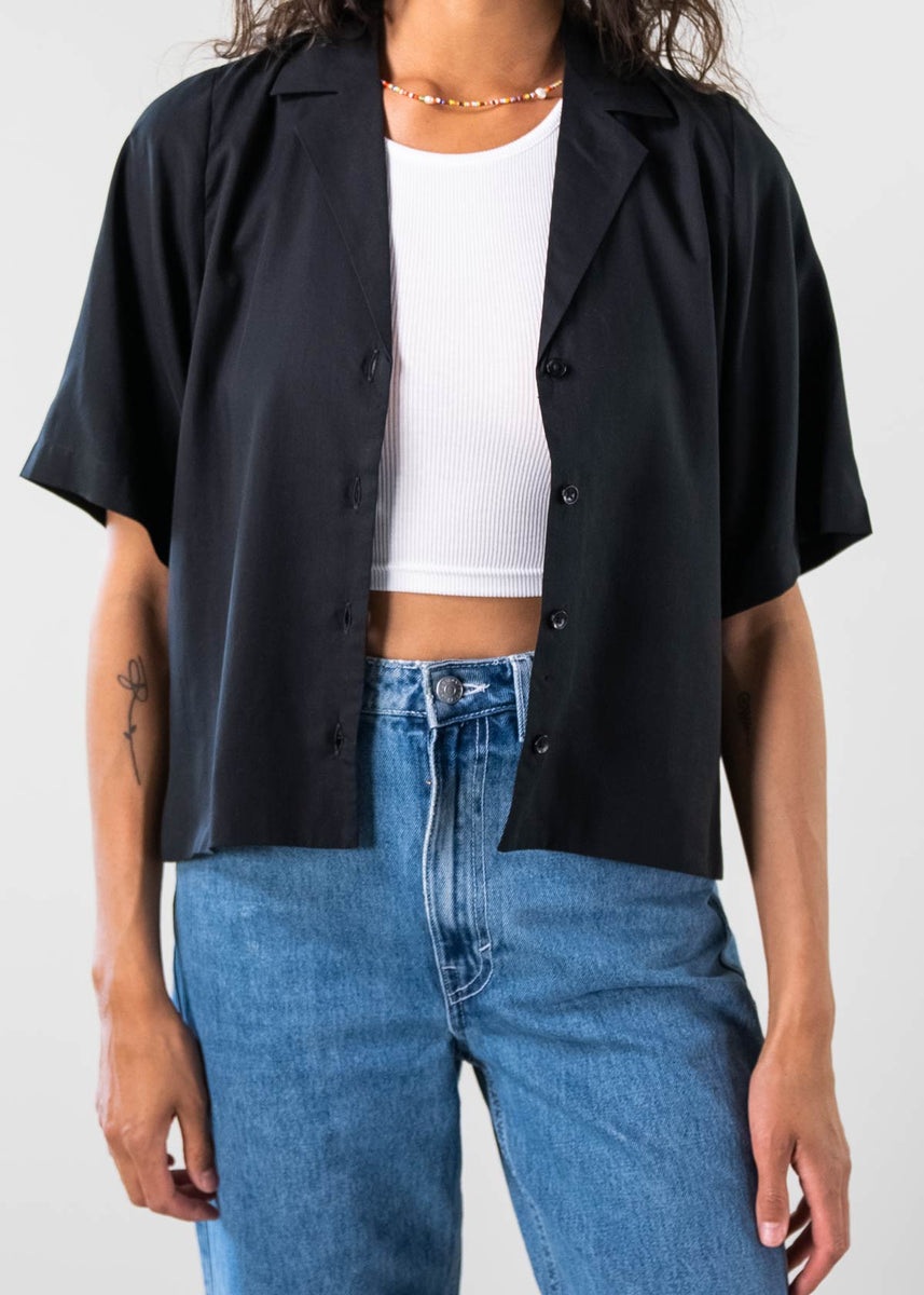 schwarzes Bowling Shirt aus TENCEL Lyocell